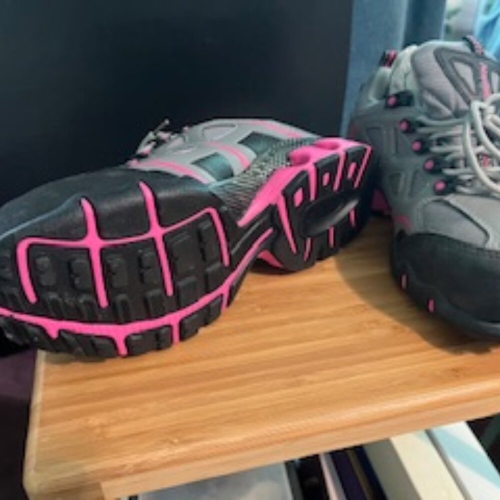 Brand new  Nautilus women's safety shoes,